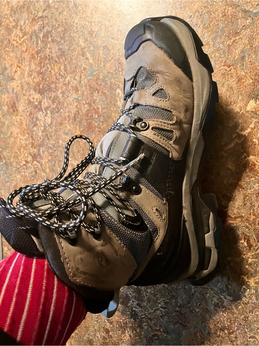 Salomon Quest 04 - Tan Gray and Black Hiking Boot -Gore Tex Size 6